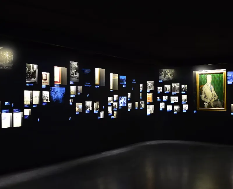 Mur interactif Dior, Musée des Arts décoratifs, Paris