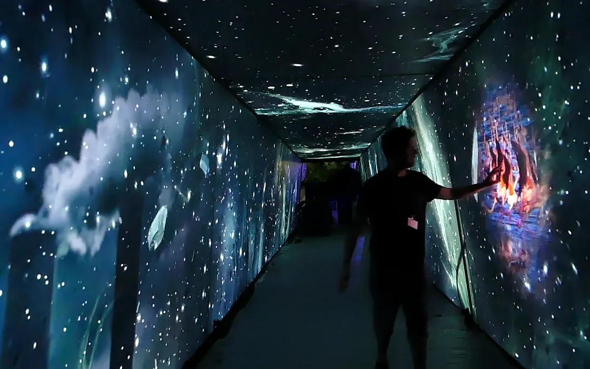 Interactive immersive tunnel, photo 1